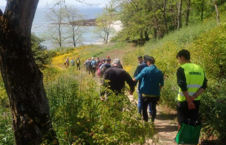 Voluntarios de la II Red para la recuperación de los ecosistemas marinos en el PNMT das Illas Atlánticas de Galicia limpiaron las playas de la isla de Ons